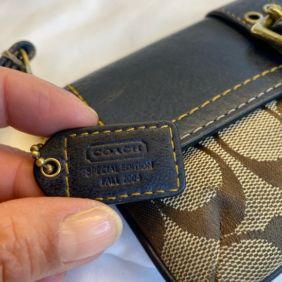 Vtg Coach Special Edition signature buckle wristlet - Picture 4 of 9
